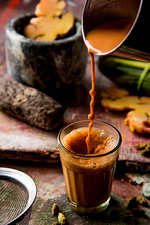 Pouring Spiced Masala Chai Tea with Ginger and Cardamom HD phone wallpaper