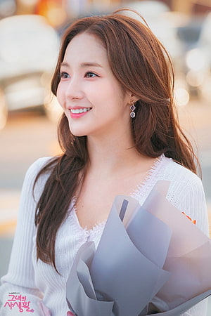 Park Min Young in Her Private Life Holding a Wrapped Bouquet of Flowers HD phone wallpaper