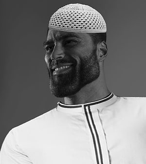 Black and white portrait of a smiling bearded man wearing a traditional kufi cap and thobe, gigachad arabic, muslim HD phone wallpaper