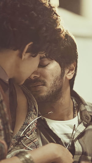 Dulquer Salman and Parvati Menon in an intimate embrace from the film Bangalore Days, Bangalore days, malayalam movie, dulquer salman, parvati menon HD phone wallpaper