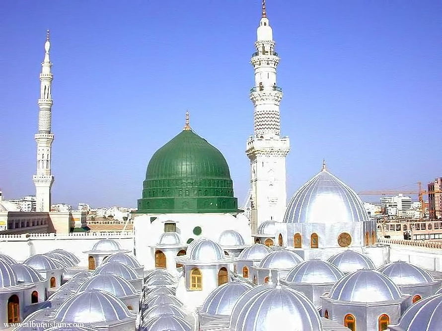 Al-Masjid an-Nabawi in Madinah with Green Dome and Minarets HD wallpaper