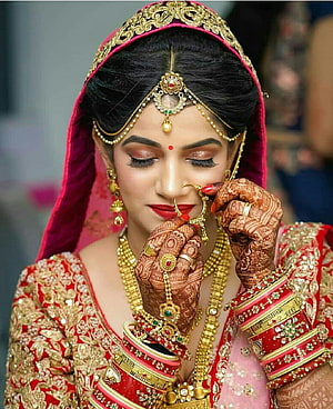 Indian Bride in Red Lehenga with Gold Jewelry and Henna HD phone wallpaper