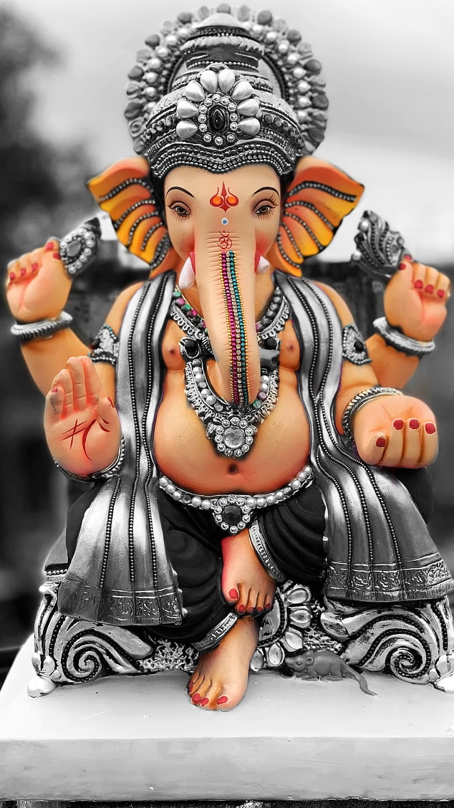 Lord Ganesha Silver Ornament Statue with Selective Color and Black and White Background HD phone wallpaper