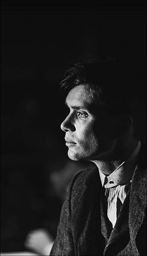 Tommy Shelby from Peaky Blinders in a moody black and white profile portrait HD phone wallpaper