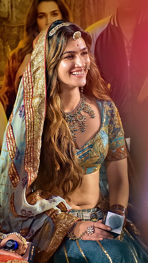 Leah Dahan in traditional Indian bridal lehenga with intricate jewelry and dupatta HD phone wallpaper