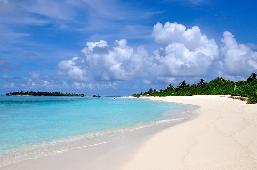 Maldives Tropical Beach With Turquoise Water And White Sand Under Blue Sky HD wallpaper