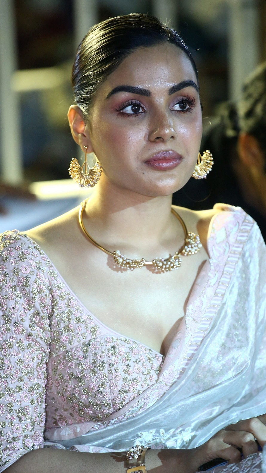 Samyukta Menon in Pink Embroidered Saree with Gold Jewelry at Film Launch Event HD phone wallpaper