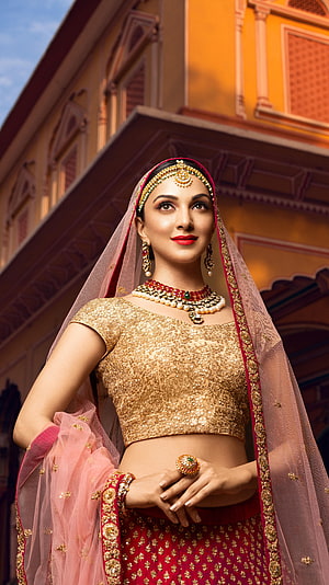 Kiara Advani in Traditional Indian Bridal Attire with Gold Jewelry and Pink Dupatta HD phone wallpaper