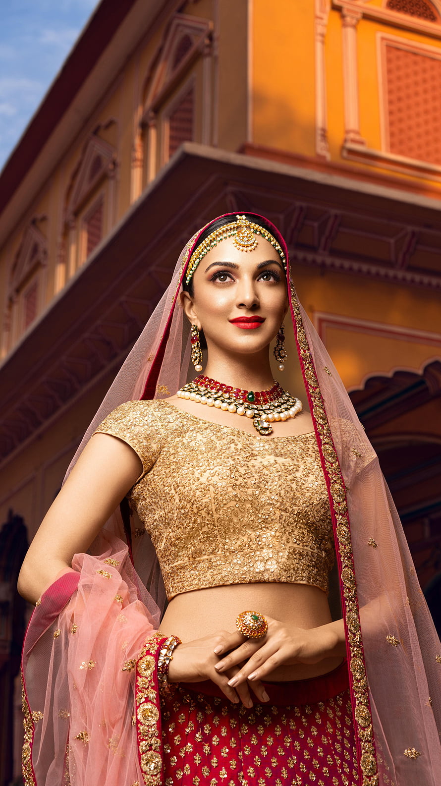 Kiara Advani in Traditional Indian Bridal Attire with Gold Jewelry and Pink Dupatta HD phone wallpaper