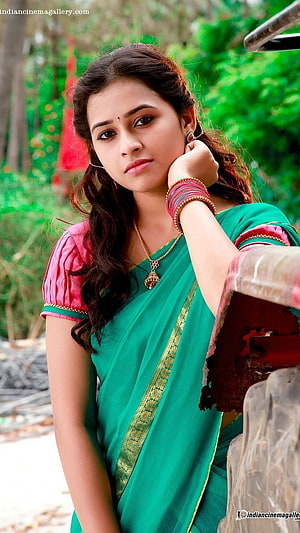 Sri Divya in a Green Saree with Gold Border and Traditional Indian Jewelry HD phone wallpaper