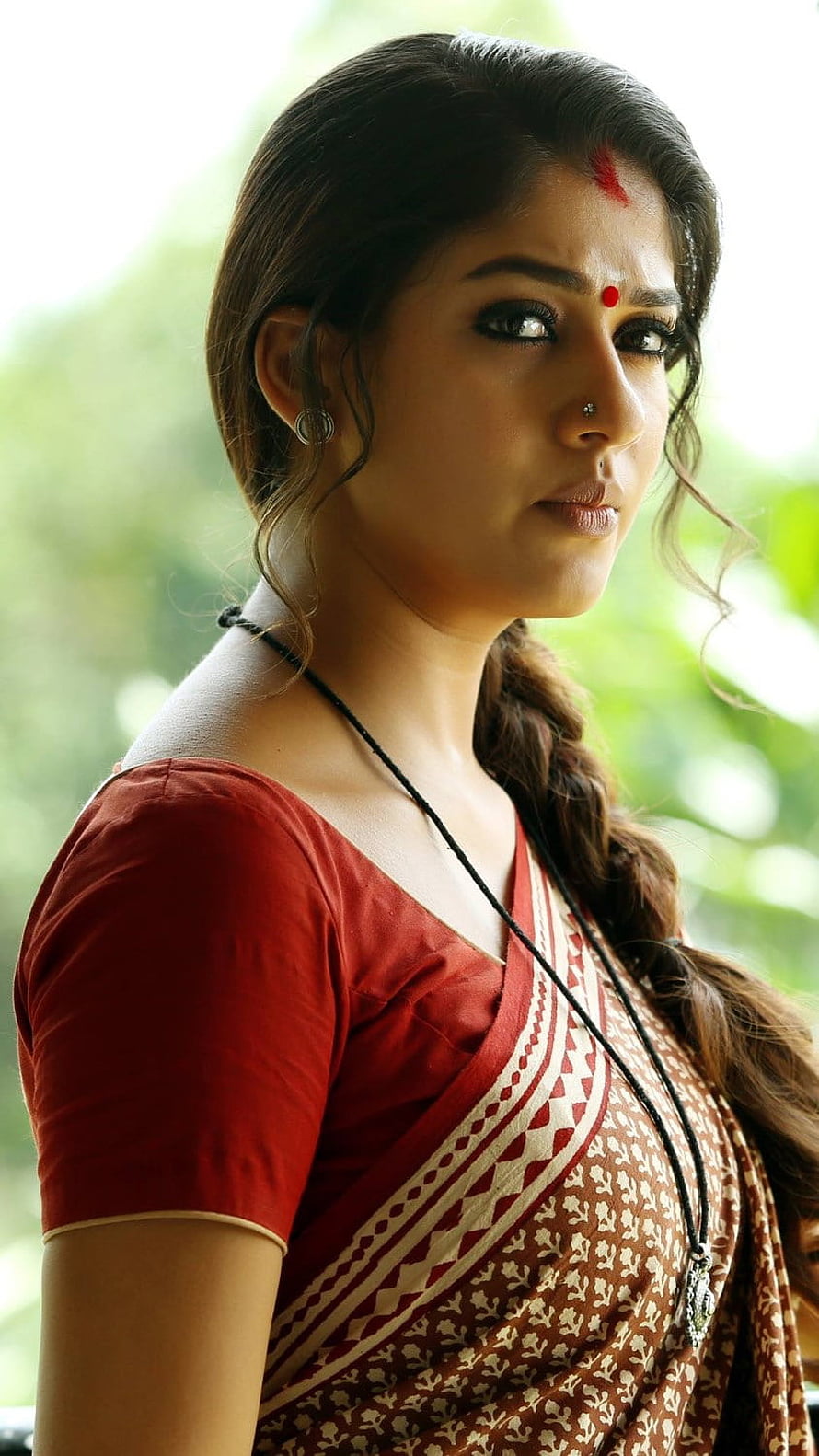 Samantha Ruth Prabhu in a traditional saree with a red blouse and bindi, Nayanthara, South Indian, Heroine HD phone wallpaper