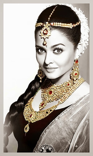 Elegant Indian Bride Portrait Wearing Traditional Gold Jewelry and Saree HD phone wallpaper