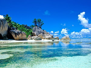 Tropical Beach with Giant Granite Boulders and Crystal Clear Turquoise Water HD wallpaper