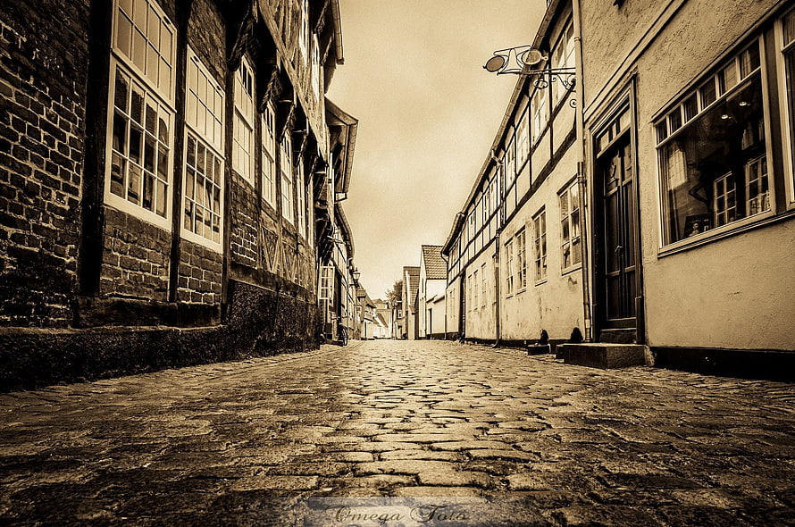 Historic Cobblestone Lane in Ribe Old Town with Traditional Danish Architecture HD wallpaper
