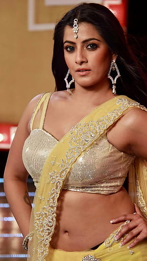 Samantha Ruth Prabhu in a stunning yellow saree with intricate silver embroidery and traditional jewelry, Varalakshmi, tamil actress, saree beauty, navel HD phone wallpaper