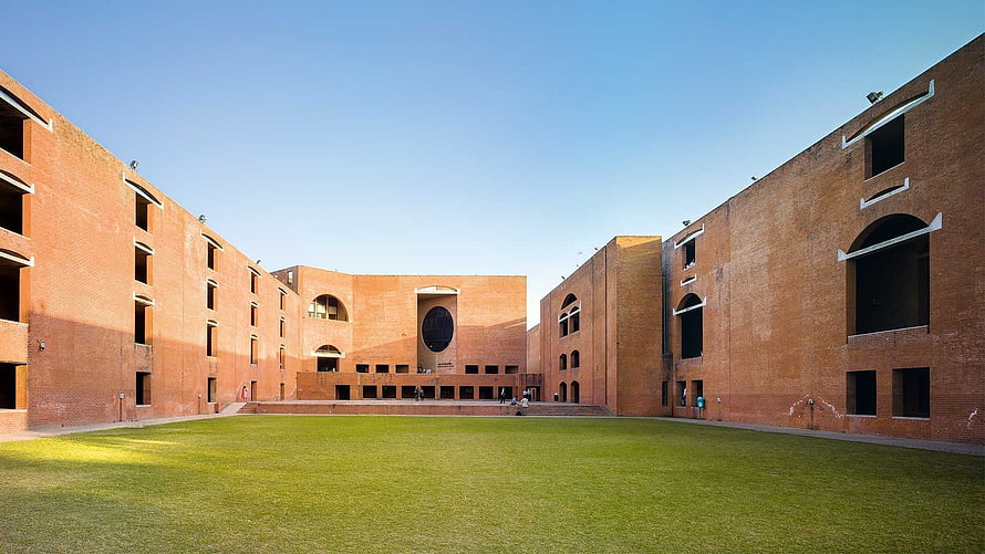 Vibrant Green Lawn and Terracotta Architecture at the Ahmedabad Literary Symposium HD wallpaper