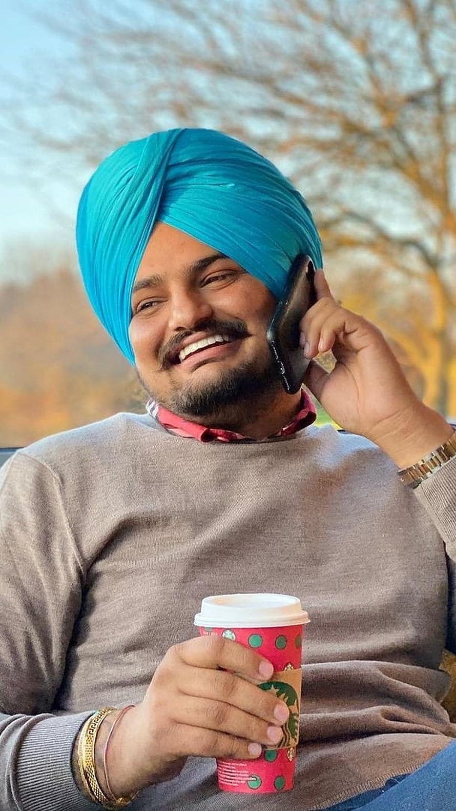 Happy man wearing a bright blue turban talking on phone while holding a coffee cup outdoors, Sidhu Moose Wala, Smiley Face HD phone wallpaper