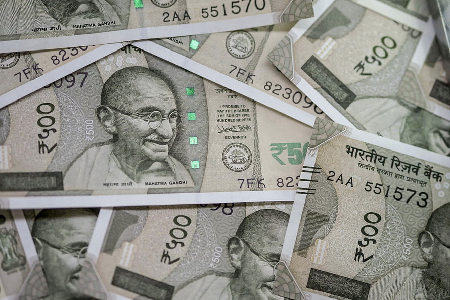 Stack of Indian 500 Rupee Banknotes Featuring Mahatma Gandhi Portrait HD wallpaper