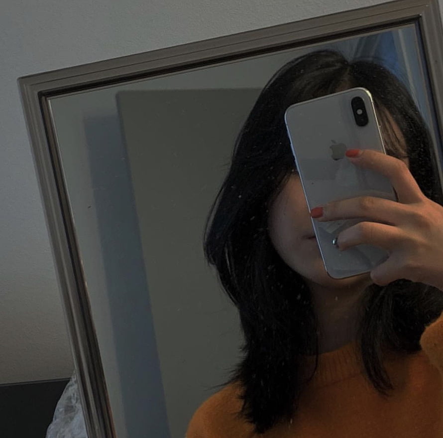 Aesthetic Mirror Selfie of Girl with Black Hair Holding White Smartphone HD wallpaper