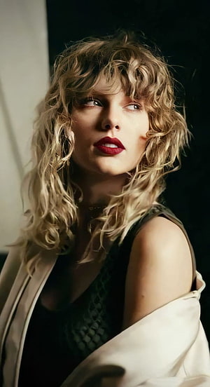 Taylor Swift Portrait With Curly Blonde Hair And Bold Red Lipstick HD phone wallpaper