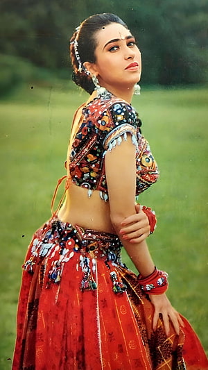 Karishma Kapoor in Traditional Red Ethnic Wear with Intricate Embroidery HD phone wallpaper