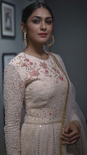 Elegant Woman in Embroidered Cream Anarkali Suit with Gold Jewelry, Mrunal Thakur, Beautiful Heroine HD phone wallpaper