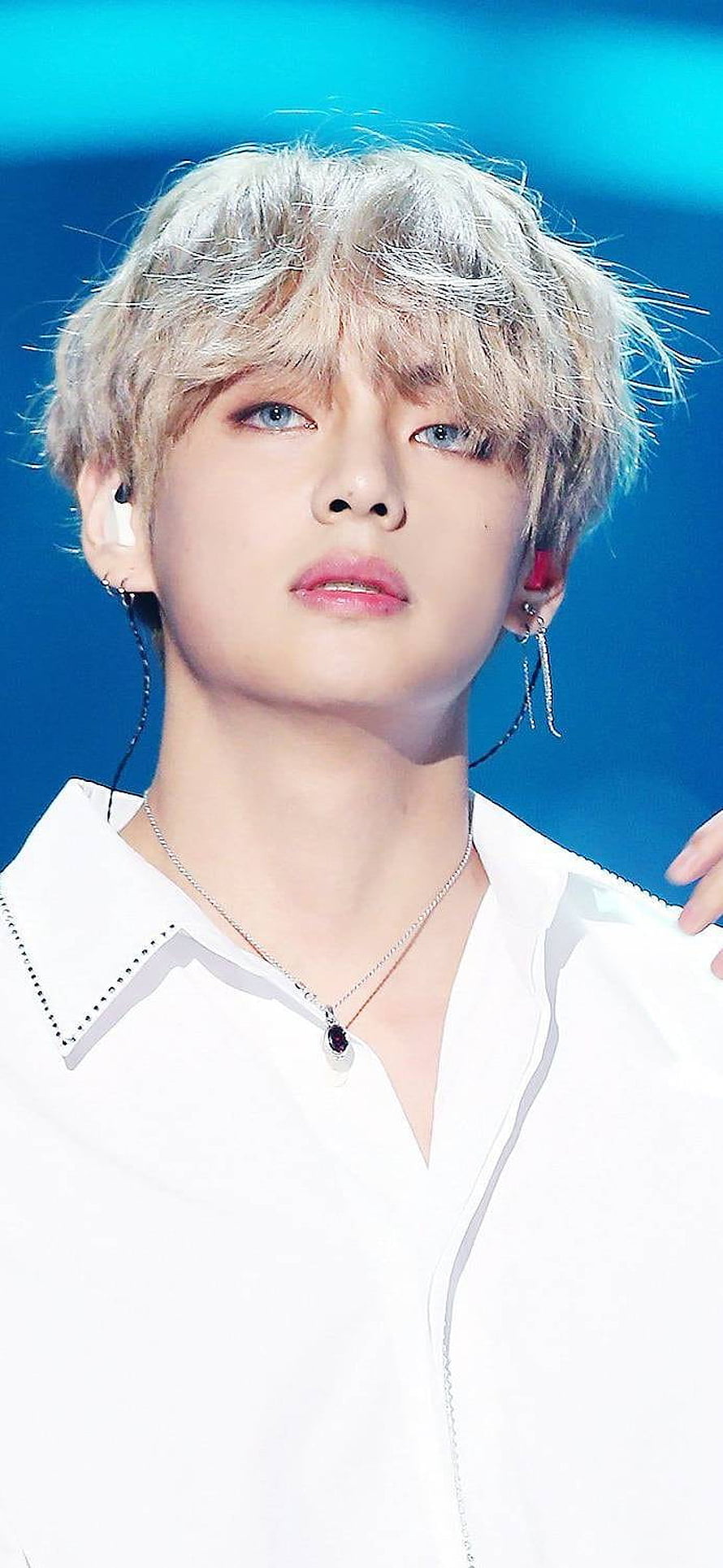 BTS V in White Shirt with Platinum Blonde Hair and Stage Lighting HD phone wallpaper