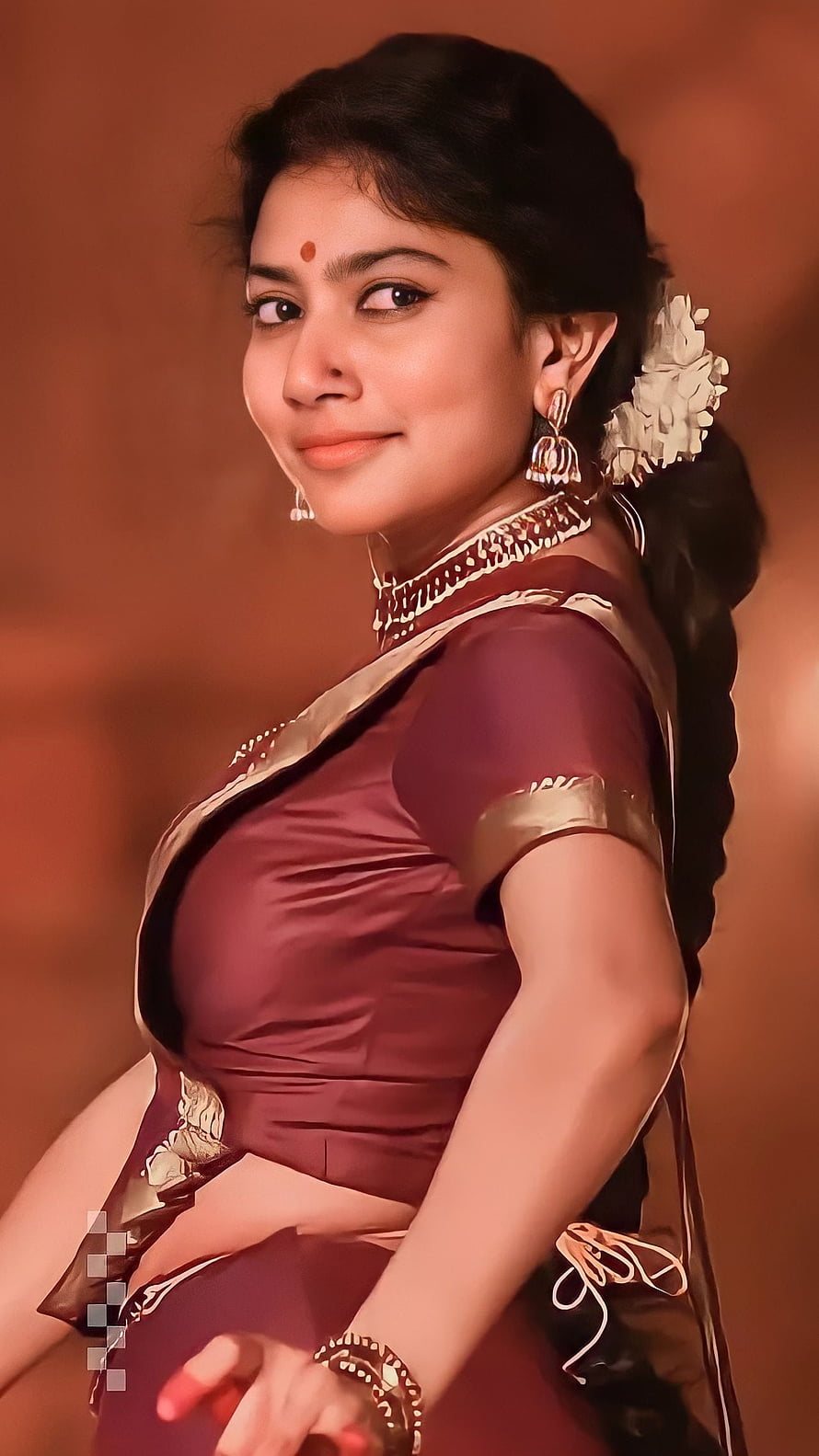 Saipallavi in a maroon silk saree with gold border and jasmine flowers in her hair HD phone wallpaper