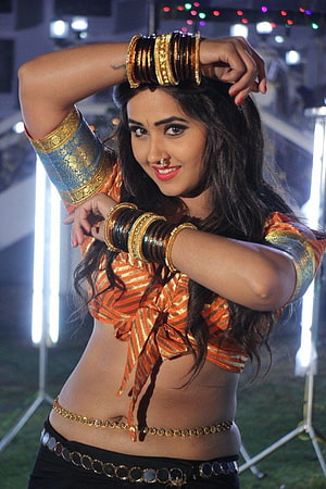 Kajal Raghwani in Traditional Indian Dance Attire with Gold Bangles and Ethnic Jewelry HD phone wallpaper