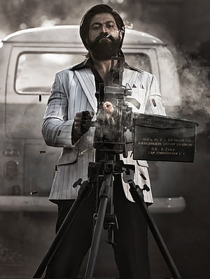 Ranveer Singh as Sanjay Dutt in Gangubai Kathiawadi holding a machine gun HD phone wallpaper