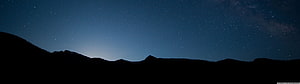 Starry Night Sky Over Mountain Silhouette Panorama HD wallpaper