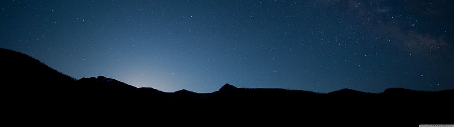 Starry Night Sky Over Mountain Silhouette Panorama HD wallpaper