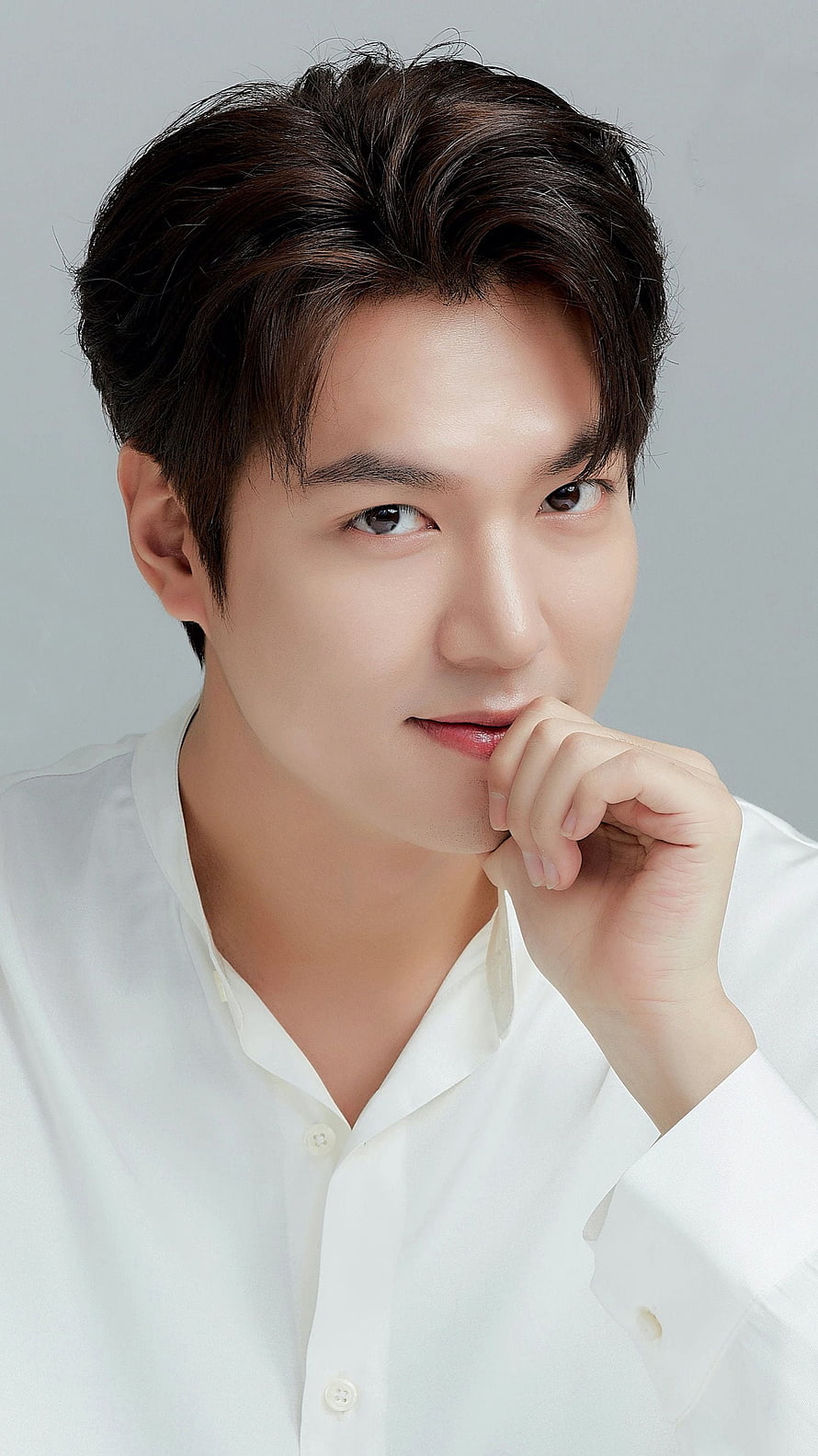 Lee Min Ho Studio Portrait in White Shirt with Soft Grey Background HD phone wallpaper