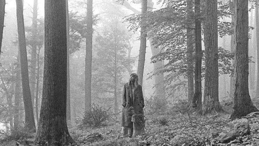 Woman in Vintage Coat Standing in Misty Black and White Forest, Taylor Swift Folklore, Taylor Swift Albums HD wallpaper