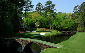 Augusta National Golf Course Scenic View with Stone Bridge and Water Hazard HD wallpaper