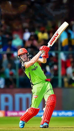AB de Villiers in Royal Challengers Bangalore Green Kit Executing a Powerful Cricket Shot HD phone wallpaper