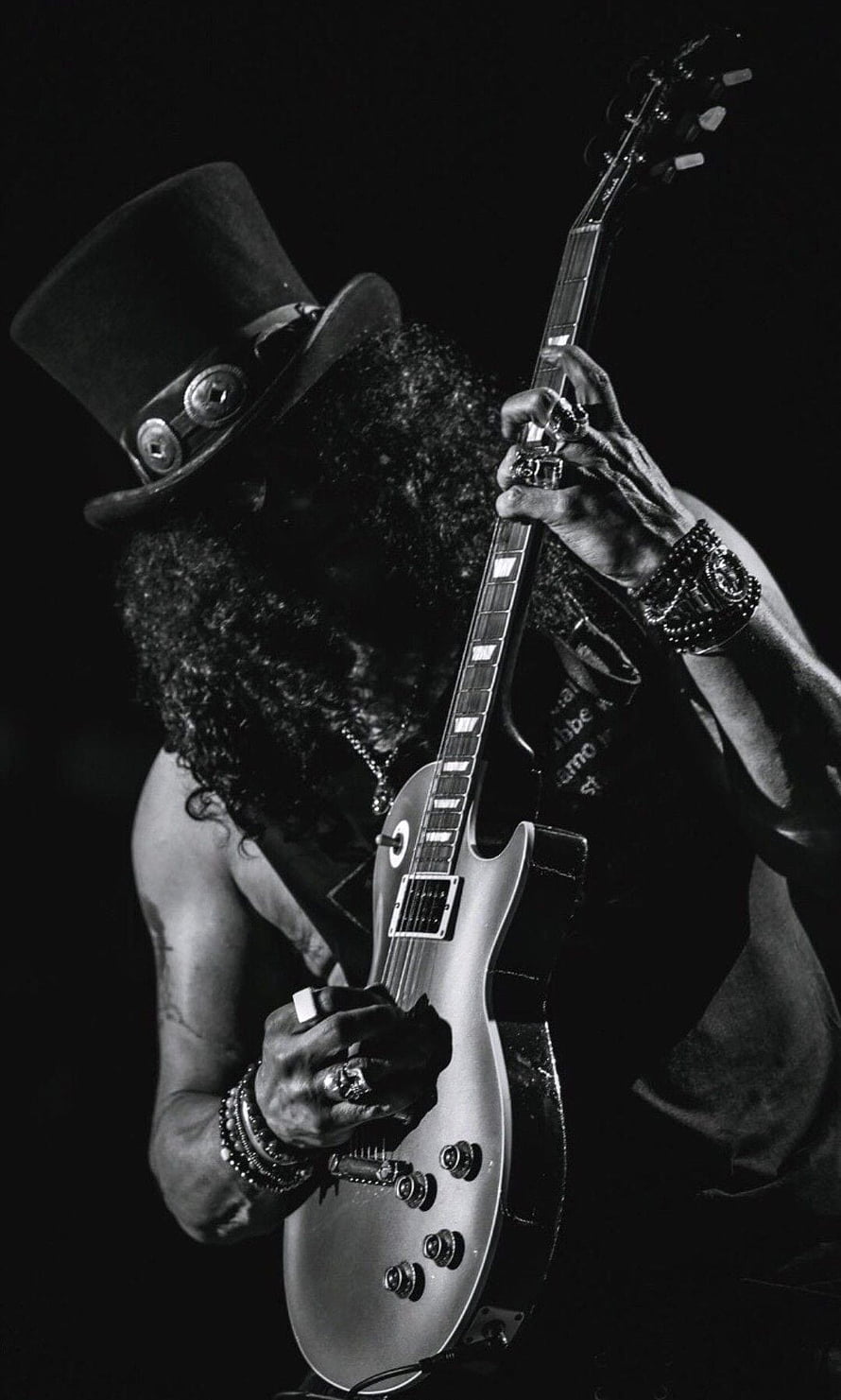 Black and white portrait of a rock musician with a top hat playing an electric guitar HD phone wallpaper