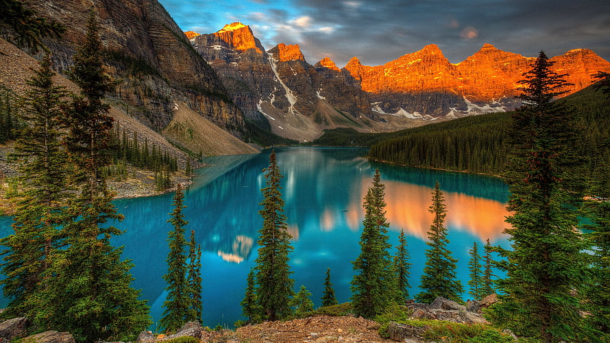Moraine Lake at Golden Hour with Turquoise Waters and Alpine Peaks HD wallpaper