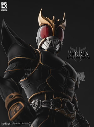 Kamen Rider Kuuga Ultimate Form Figure in Black and Gold Armor with Red Eyes HD phone wallpaper