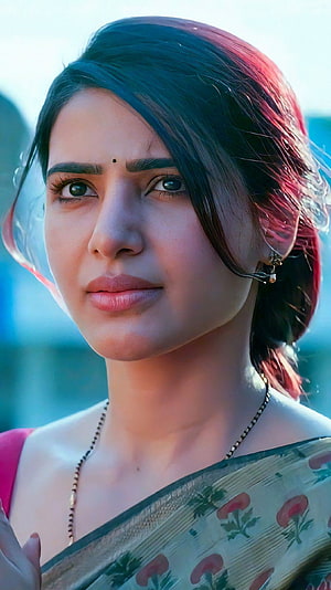 Samantha Akkineni as Lacchi in Rangasthalam wearing a floral sari with a contemplative expression HD phone wallpaper
