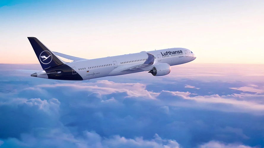 Lufthansa Boeing 787 Dreamliner Cruising Above Clouds at Sunset HD wallpaper