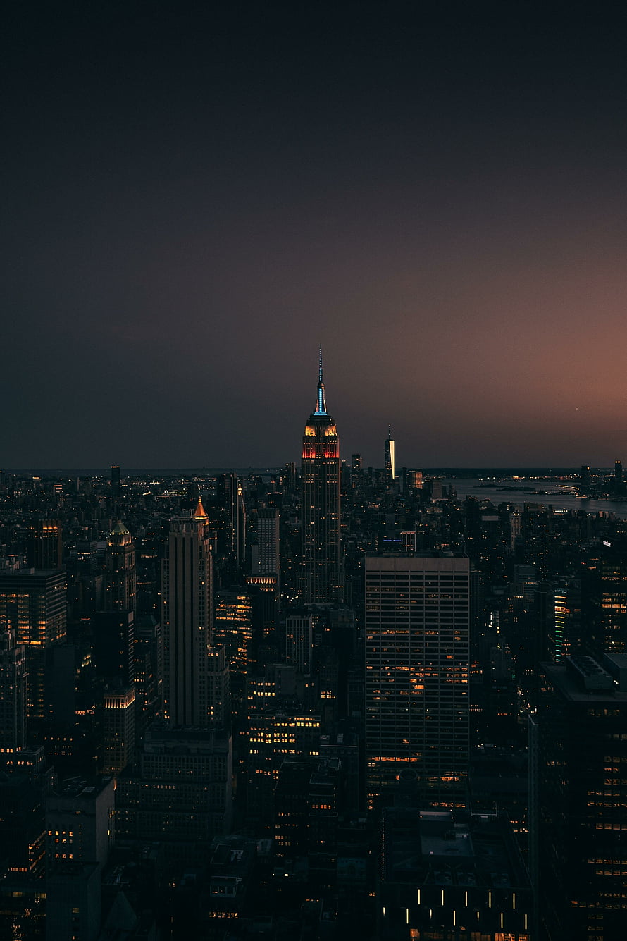 Empire State Building Illuminates the New York City Skyline at Dusk HD phone wallpaper