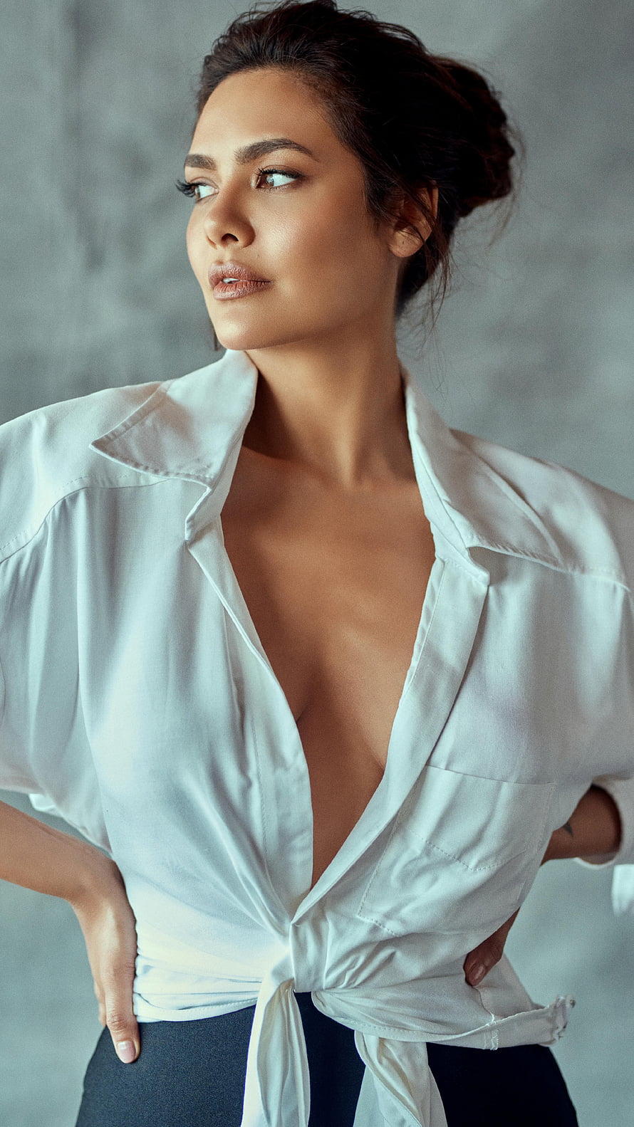 Esha Gupta in a White Button-Down Shirt with a Knotted Hem HD phone wallpaper