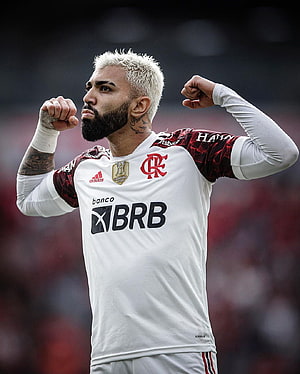 Gabigol in Flamengo white away kit flexing in a stadium HD phone wallpaper
