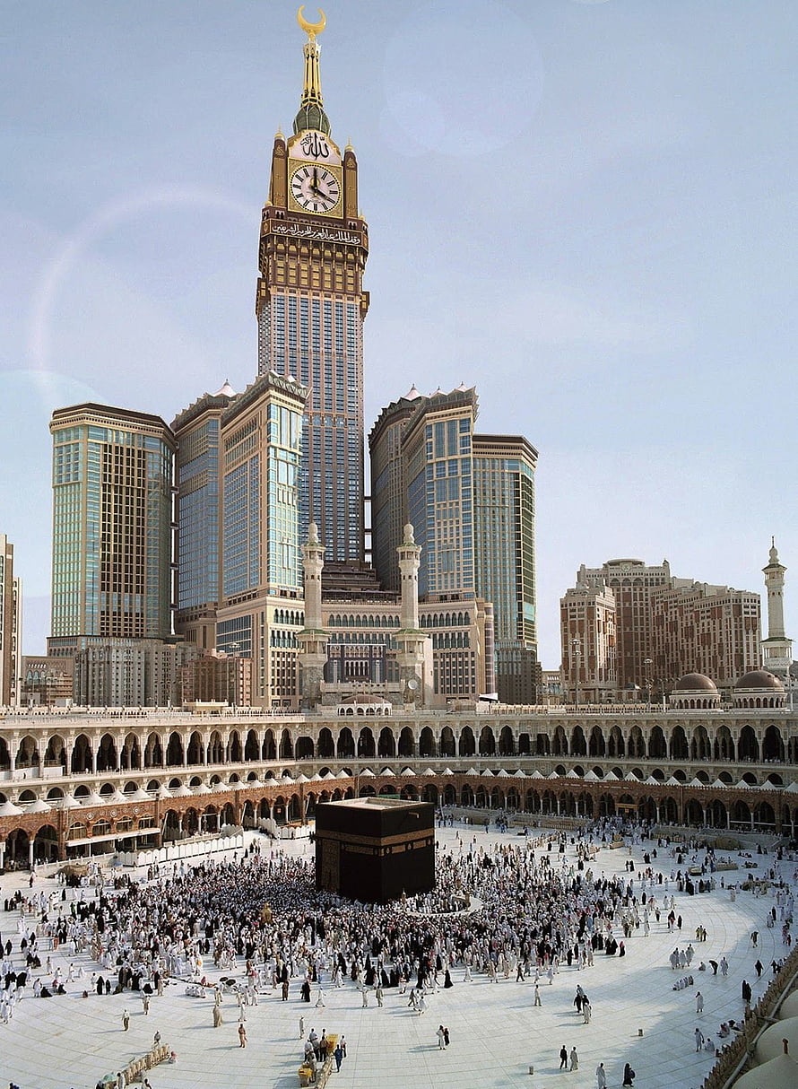 Abraj Al Bait Clock Tower and Kaaba in Mecca with Pilgrims HD phone wallpaper