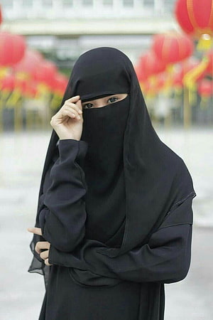 Woman in Black Niqab and Hijab with Red Lanterns in Background, Mysha Khan on Dpzz& . Hijab niqab, Niqab fashion HD phone wallpaper