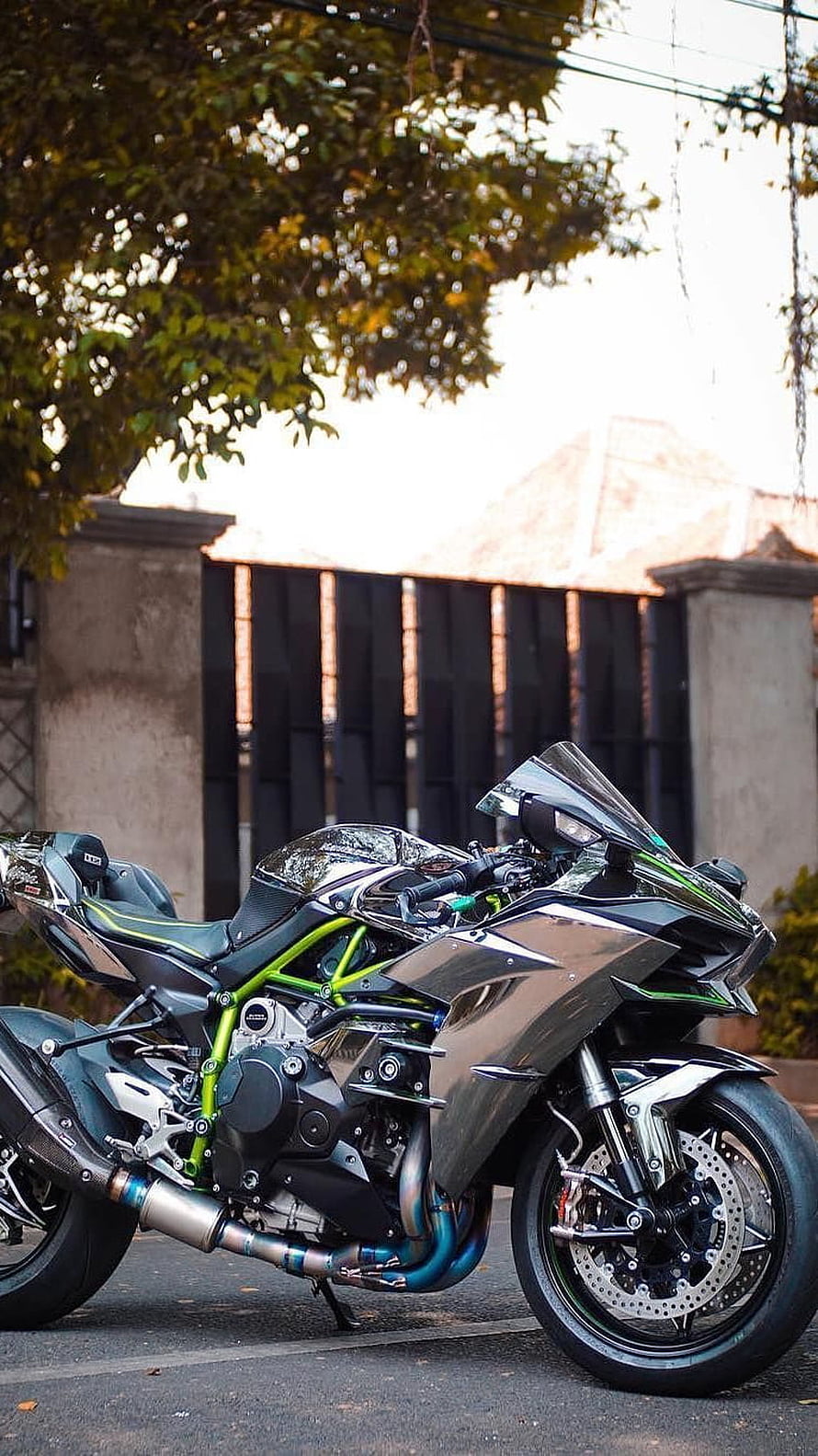 Kawasaki H2 Carbon Fiber Sport Motorcycle with Green Frame HD phone wallpaper