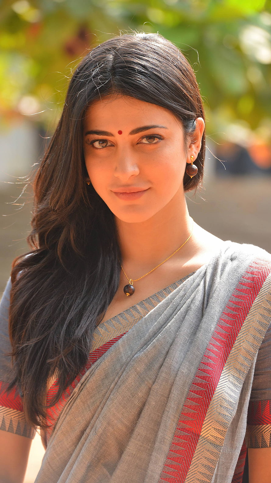 Shruti Hassan in a Grey and Red Saree with Traditional Gold Jewelry HD phone wallpaper