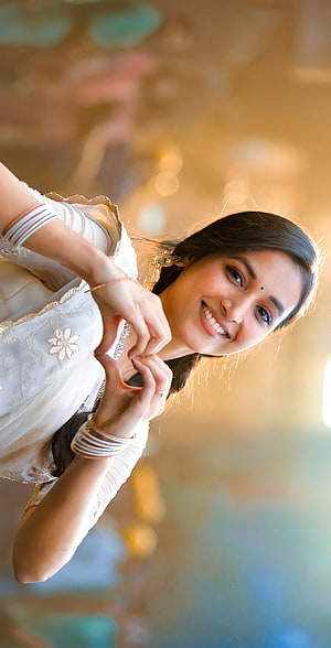 Smiling Indian Woman in White Saree Making Heart Shape with Hands, Srinidhi shetty, reena, lip, sunlight, kgf HD phone wallpaper