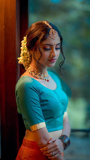 Woman in Traditional Indian Attire with Gold Jewelry and Floral Hair Adornment, Ayesha, saree lover, tamil actress HD phone wallpaper